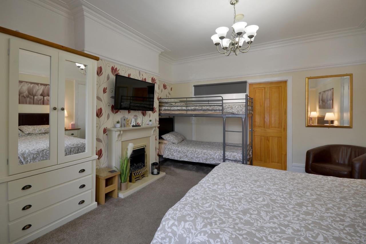 Ground Floor Apartment Up To 6 Guests With Games Chill Out Room Scarborough Exterior foto